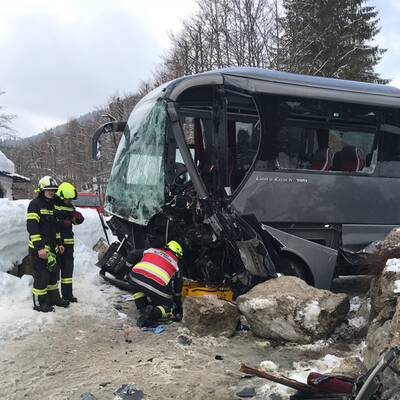 Busunfall am Pass Gschütt: Viele Verletzte