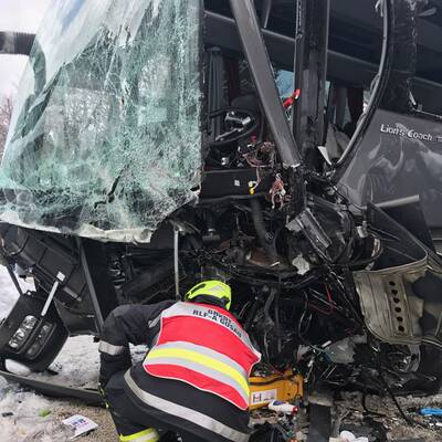 Busunfall am Pass Gschütt: Viele Verletzte