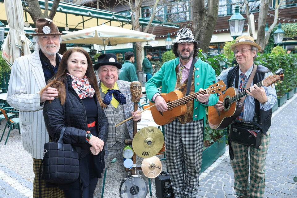 Stabile Bierpreise: Im Schweizerhaus auf den Frühling trinken!