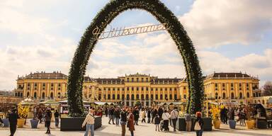 Eine der gr&ouml;&szlig;ten Drohnenshows Europas am Fr&uuml;hlingsmarkt Sch&ouml;nbrunn