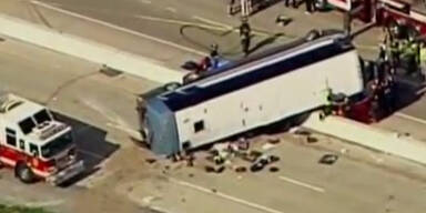 USA: Reisebus mit Teenagern verungl&uuml;ckt