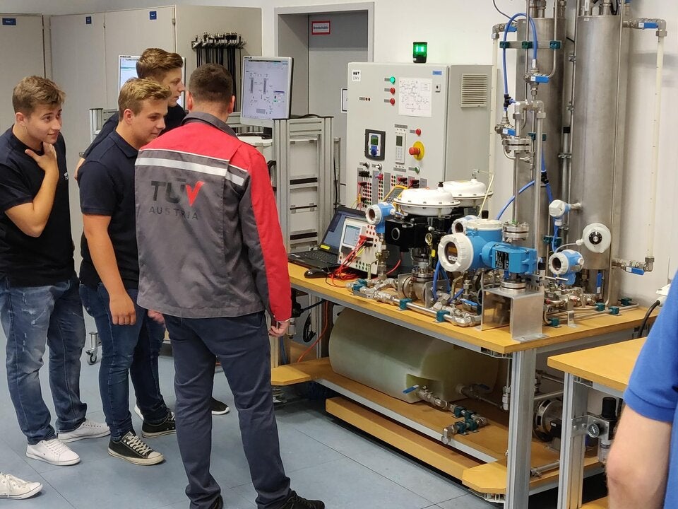 Industriebetriebe öffnen wieder ihre Pforten