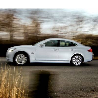 Infiniti M35h