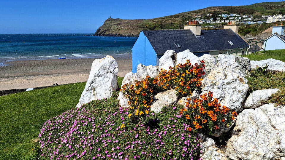 Port Erin. Das malerische Fischerdorf gilt als Perle des Südens. Im Hintergrund der 1871 erbaute Milner’s Tower.