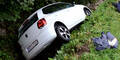 Abflug mit Auto in  Bach endet glimpflich