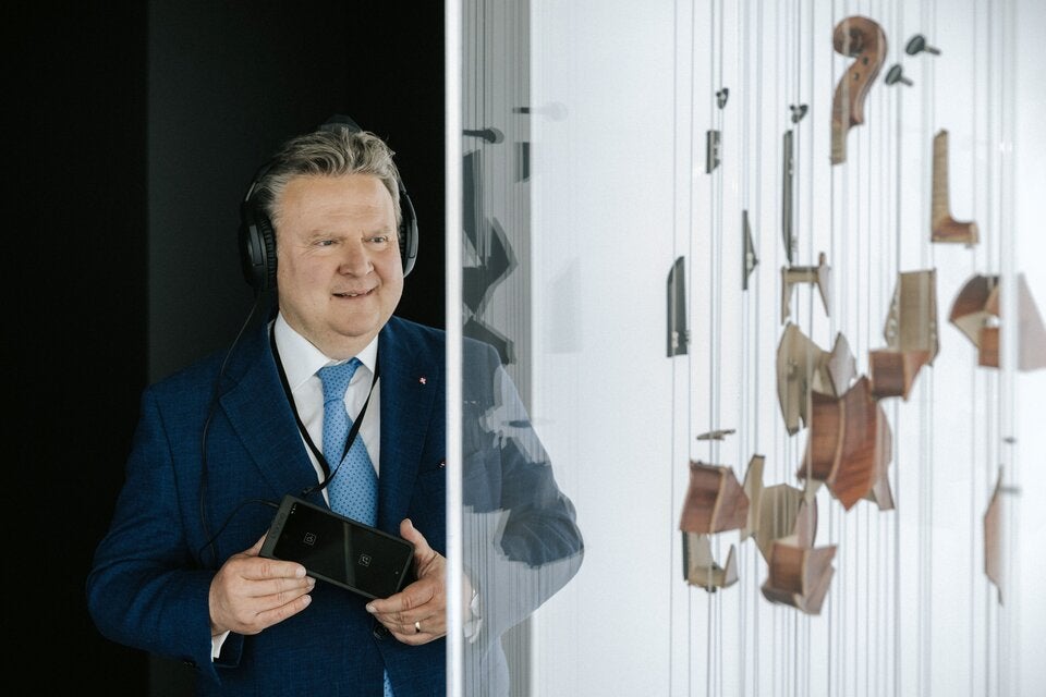 Wiens Bürgermeister Michael Ludwig beim Rundgang durch die informative, interaktive und immersive Ausstellung, die den Walzerkönig Johann Strauss feiert. 