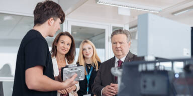 Siemens-Trainingszentrum: Ludwigs sorgt mit Kabel-Witz f&uuml;r Lacher