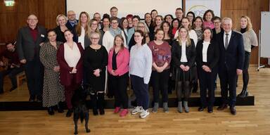 St. P&ouml;lten:30 Absolventen des Interprofessionellen Palliativ-Basislehrgangs ausgezeichnet