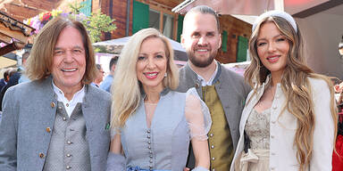 Jürgen Drews mit Gattin Ramona, Tochter Joelina und deren Freund Adrian. 