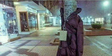 Darum h&auml;ngen Menschen Jacken an B&auml;umen auf