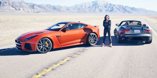 Heiße Schauspielerin knackt Jaguar-Rekord