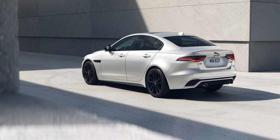 Jaguar XF und XE starten als R-Dynamic Black