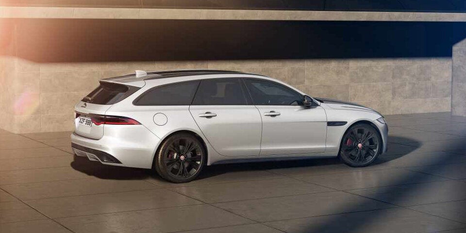 Jaguar XF und XE starten als R-Dynamic Black