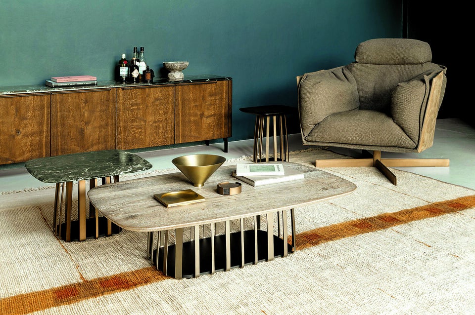 Die Basket Serie von Janua aus geköhlter Eiche strahlt pure Natürlichkeit aus.