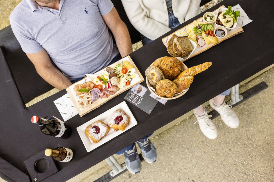 Frühstück und Jause am Sessellift in Mönichkirchen. 