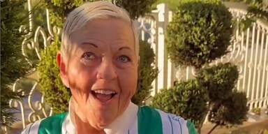 Sensationell: Jetzt stürmt Jazz Gitti mit Rapid-Hymne auf Platz eins der Charts!