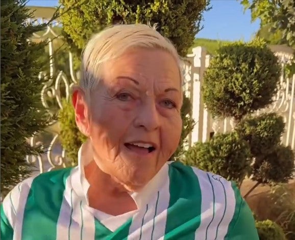 Jazz Gitti stürmt mit neuer Rapid Hymne die Charts