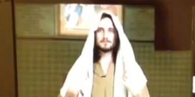 Christian Jankowski lie&szlig; Super-Jesus casten