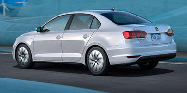 VW stellt Jetta Hybrid und den E-Bugster vor