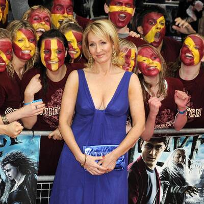 Rihanna - Queen of Downloads