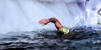 Irre! Wiener schwimmt 38 Minuten in Gletscherspalte