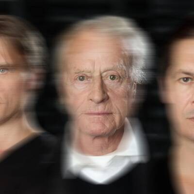 Rihanna - Queen of Downloads