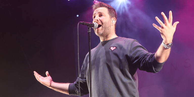 oe24 schenkt Ihnen cooles Fan-Package von Josh.