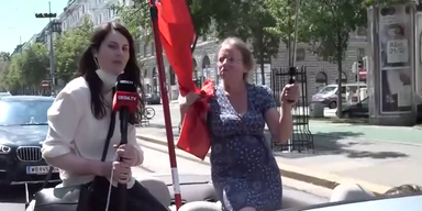 Julia Rauch mit Demonstrantin