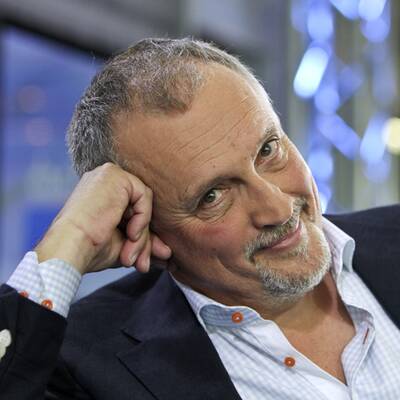 Rihanna - Queen of Downloads