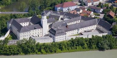 Drogendeals aus dem Gef&auml;ngnis Suben organisiert: Zehn und sechs Jahre Haft