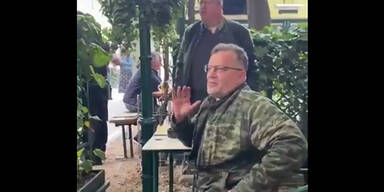 Küssel bei Störaktion im Schweizerhaus