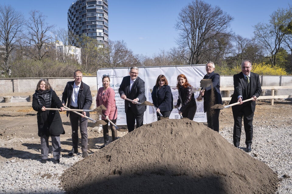 Barbara Schubert, Andreas Hochleitner, Jing Hu, Peter Hacker, Silvia Riepl, Evelyn Kölldorfer-Leitgeb, Michael Lischent und Kurt Stastka. 