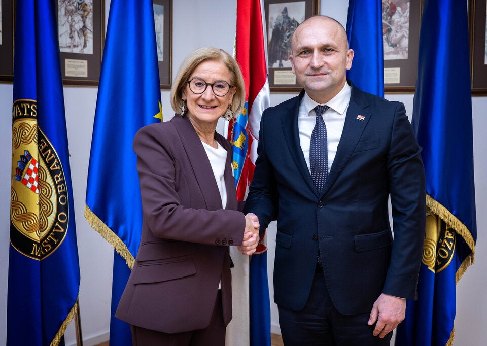 Landeshauptfrau Johanna Mikl-Leitner mit dem kroatischen Verteidigungsminister Ivan Anusic. 