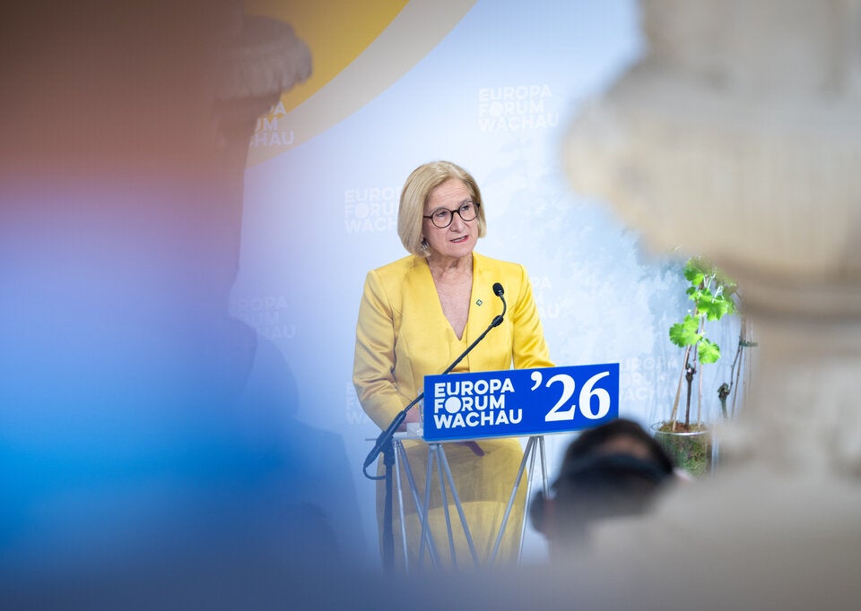 Landeshauptfrau Johanna Mikl-Leitner bei ihrer Rede auf der Kaiserstiege im Stift Göttweig. 