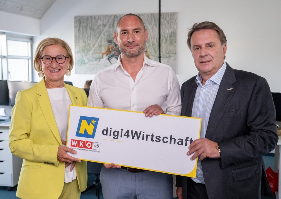 Landeshauptfrau Johanna Mikl-Leitner, Jakob Zehethofer, Gründer Benefit Büroservice GmbH, und WKNÖ-Präsident Wolfgang Ecker. 
