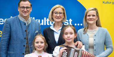 Kultur.Region.Nieder&ouml;sterreich: "Tradition & Moderne"