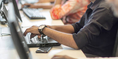 700 Inder gaben sich als KI aus und kassierten Millionen