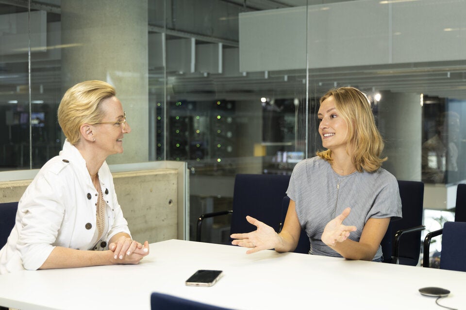 Die KI-Expertin im Gespräch mit Daniela Schimke.