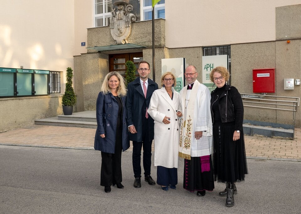 Gemeinderätin Susanne Binder-Novak, Vizebürgermeister Michael Kögl, Landeshauptfrau Johanna Mikl-Leitner, Generalvikar Christoph Weiss und Landesrätin Christiane Teschl-Hofmeister (v.l.n.r.)