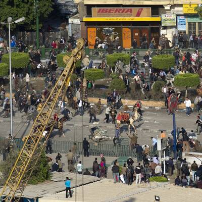 Straßenschlachten am Tahrir Platz in Kairo (Donnerstag)