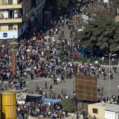 Straßenschlachten am Tahrir Platz in Kairo (Donnerstag)