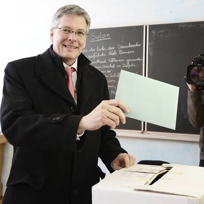 BZÖ-Obmann Josef Bucher bei der Stimmabgabe in Friesach