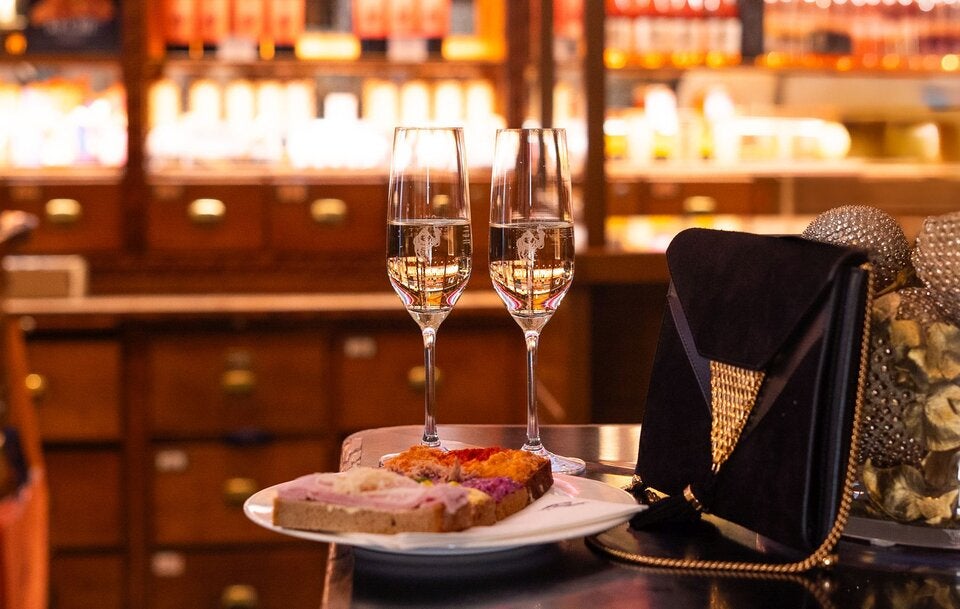 Delikatessen serviert auch das Schwarze Kameel. 