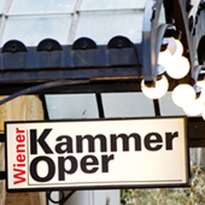 Rihanna - Queen of Downloads