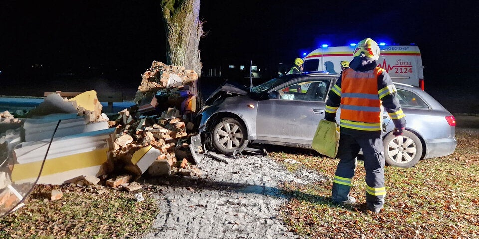 Crash gegen Kapelle