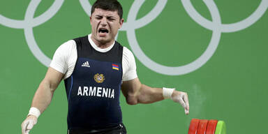 Gewichtheber schockt mit Horror-Verletzung