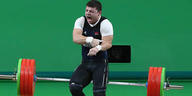 Gewichtheber schockt mit Horror-Verletzung