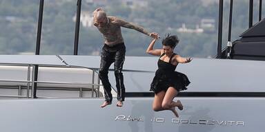 Darum soll Kourtney Kardashian regelm&auml;&szlig;ig Sperma trinken