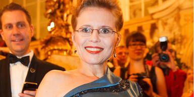 Ex-Ministerin: Hungerlohn f&uuml;r Ballkleid