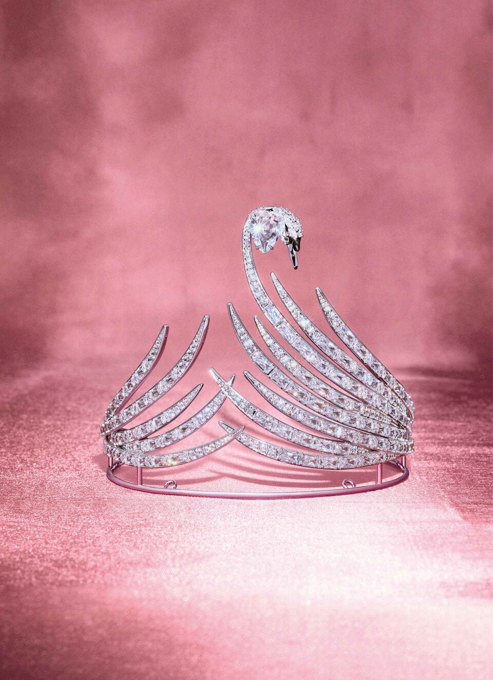Die diesjährige Swarovski-Tiara für 144 Debütantinnen. 